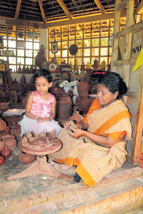 ಕುಂಬಾರಿಕೆ ಕಲೆಗೆ ಕಳೆ ತುಂಬಿ…